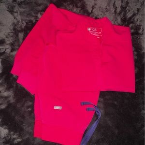 Fuschia pink figs top with jogger pants